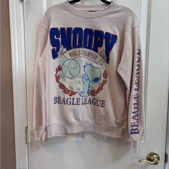 Peanuts Snoopy Beagle League Crewneck Sweatshirt Unisex M, and Snoopy Plush Toy - Picture 7 of 14